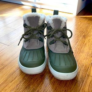 Pre-owned Nike Tan/Green Chukka Winter boots